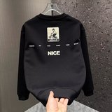 黑色
