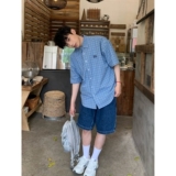 蓝色