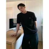 黑色