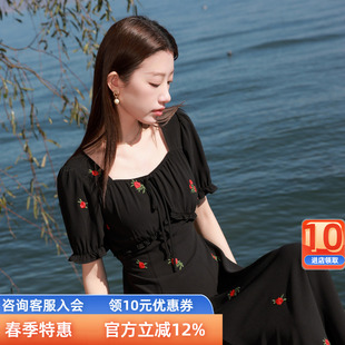 法式 三彩若潮大码 新款 2026夏季 方领刺绣连衣裙收腰木耳边胖MM 女装