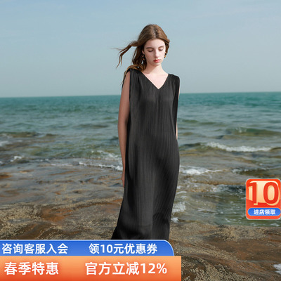 三彩ibudu2025夏季新款肌理感连衣裙无袖V领连衣裙直筒裙女