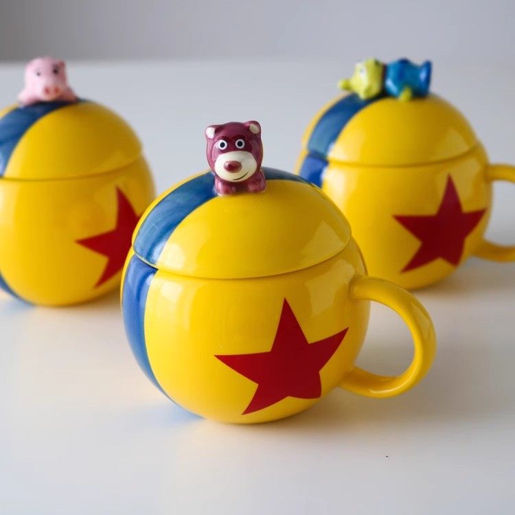日本迪士尼玩具总动员草莓熊盖星星球标志儿童创意带盖茶杯咖啡杯,餐饮具,马克杯,淘宝优惠券,粉丝福利购,淘宝优惠卷
