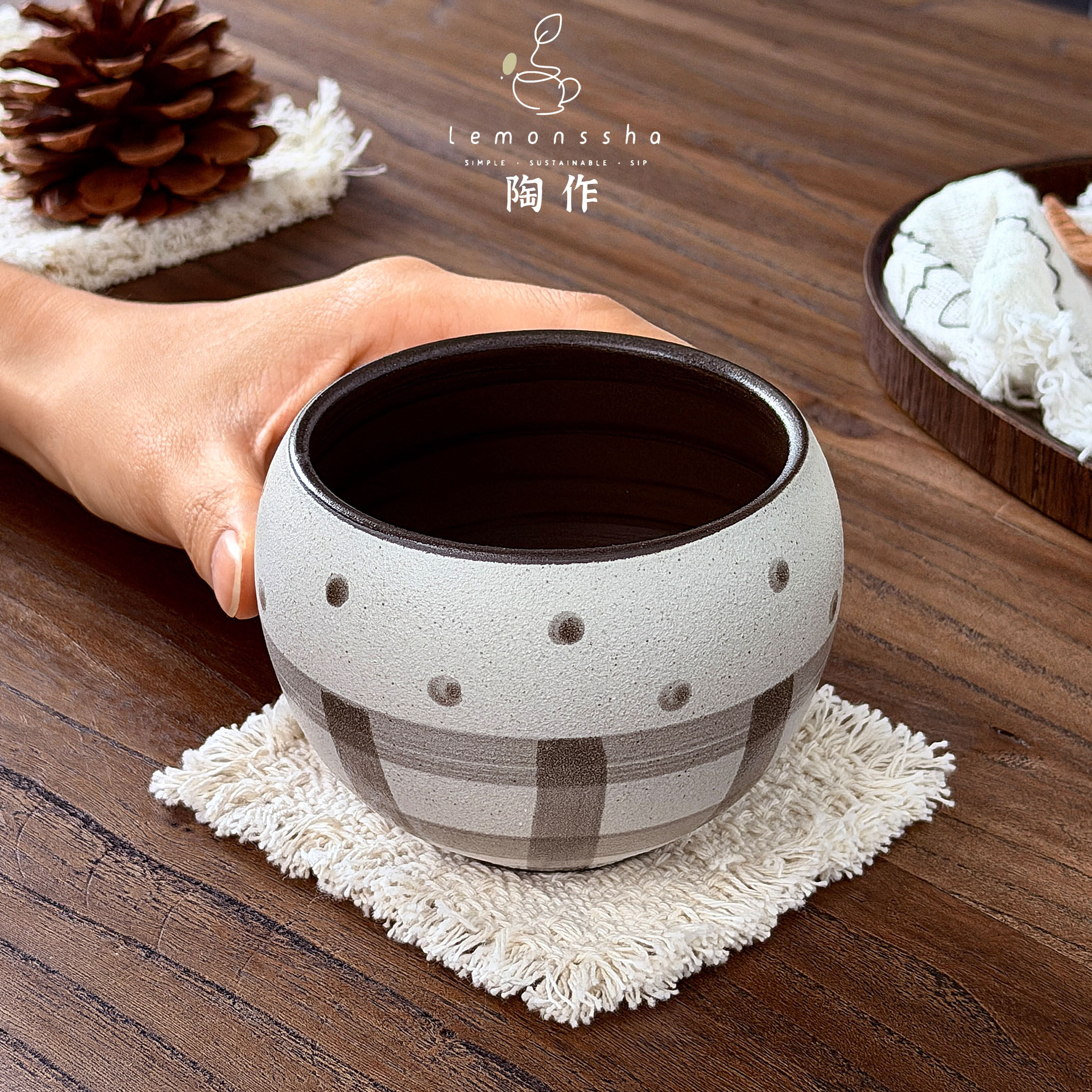 磨砂灰格纹波点手握杯