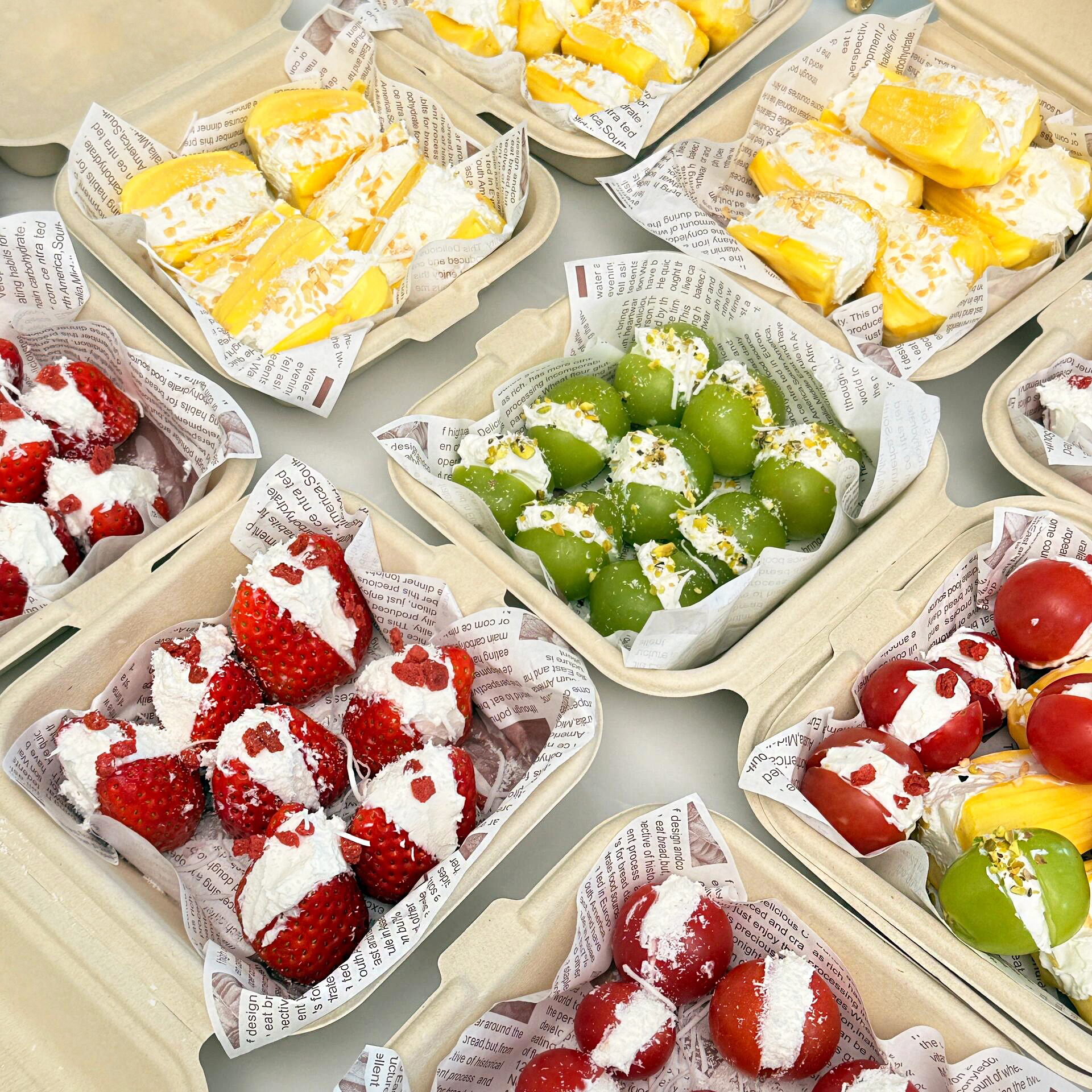 希腊酸奶水果夹甜品纸浆打包盒子