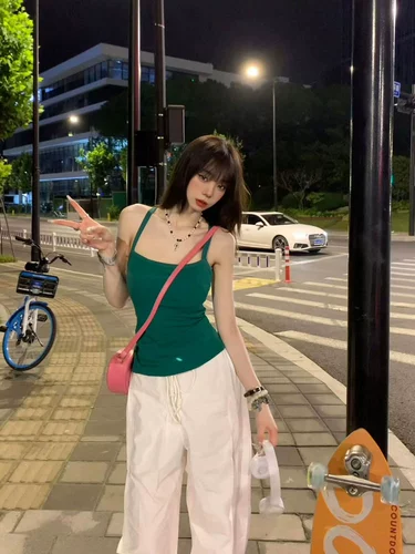 Зеленая майка топ, топ с чашечками, ремень без рукавов, с открытой спиной