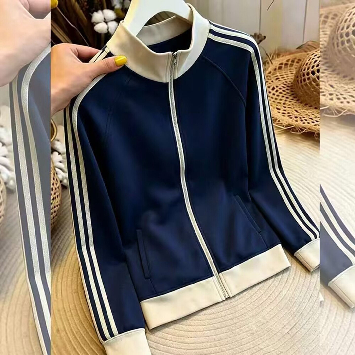 运动风立领拉链卫衣藏蓝色外套女撞色条纹拼接减龄显瘦夹克上衣女