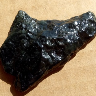 新疆和田玉罗布泊黑青戈壁料原石天然无修光泽度好吊坠把玩料