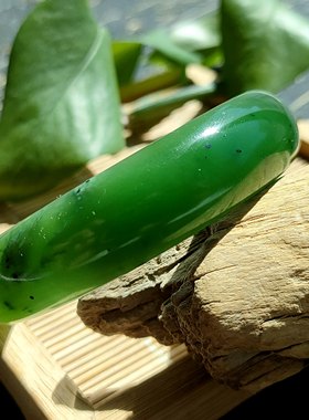 新疆和田玉碧玉手镯 苹果绿黑点少特色油润羊脂福镯菠菜绿老坑