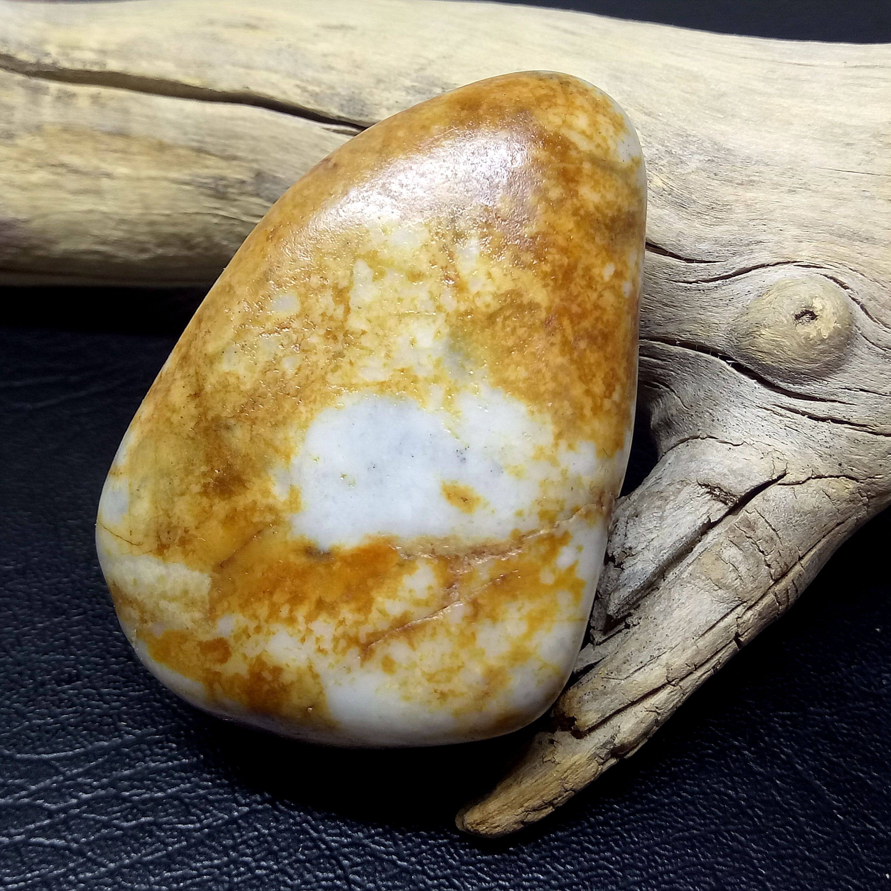 鸡骨白真皮籽料 天然新疆和田玉原石籽玉 金黄皮白玉手把件独籽