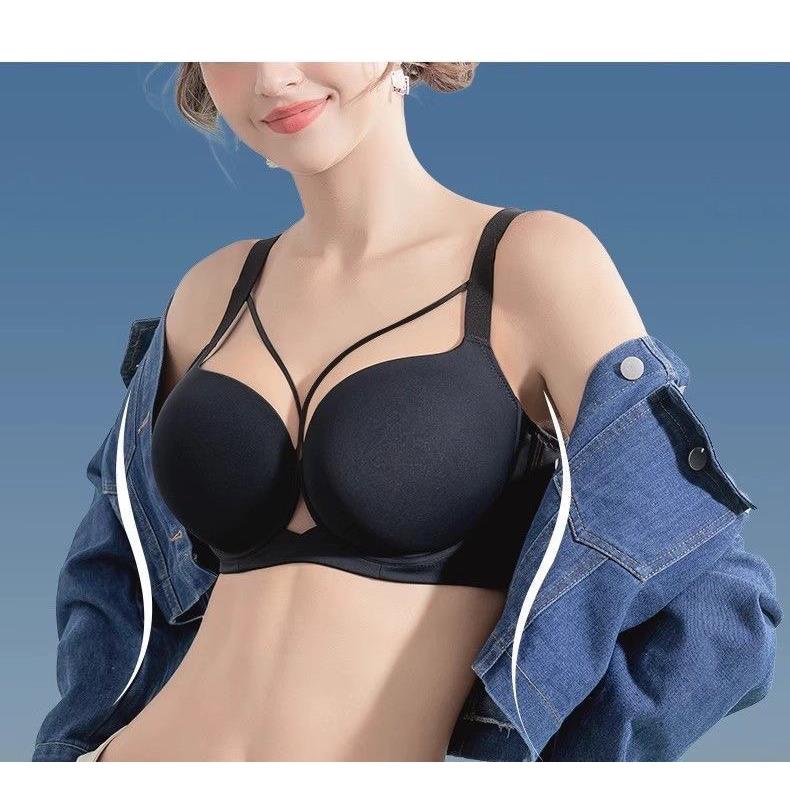 加码无缝内衣的妇女与大乳房和胖毫米，托举和辅助乳房支持，薄性