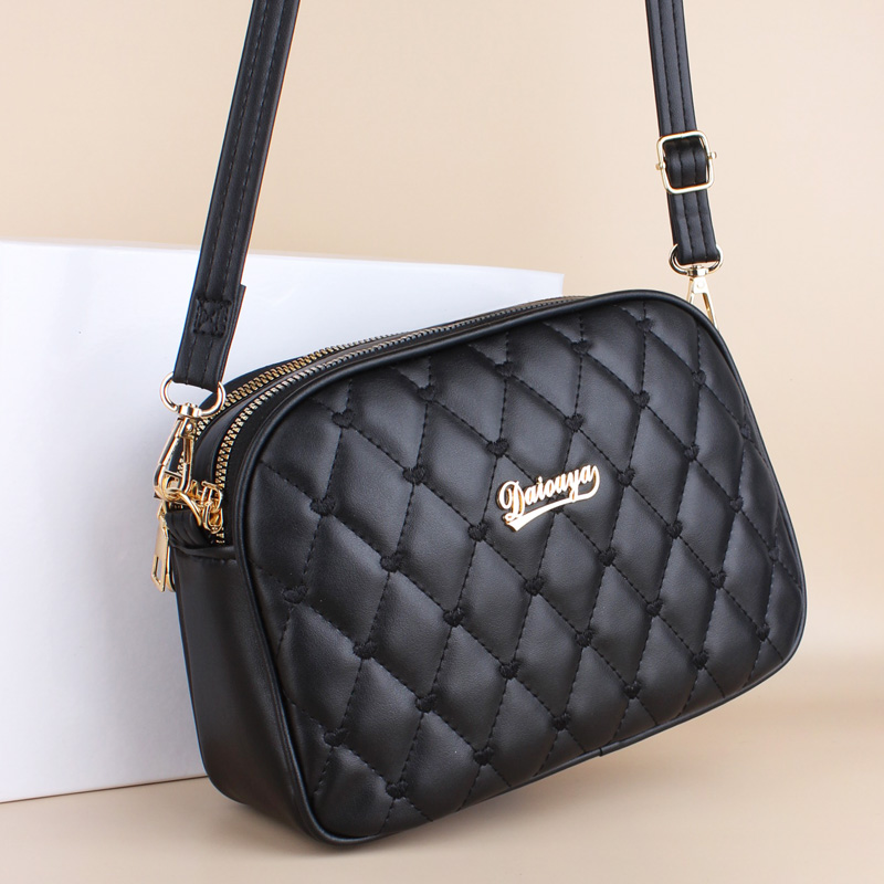 小圆包菱格复古妈妈包