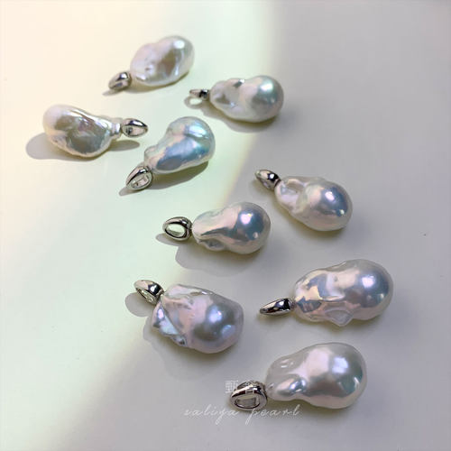 甄奢极简风巴洛克珍珠吊坠