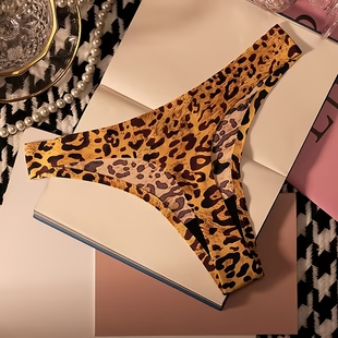 一片式冰丝无痕健身亲肤丁字裤女低腰火辣豹纹大码运动蜜桃臀短裤
