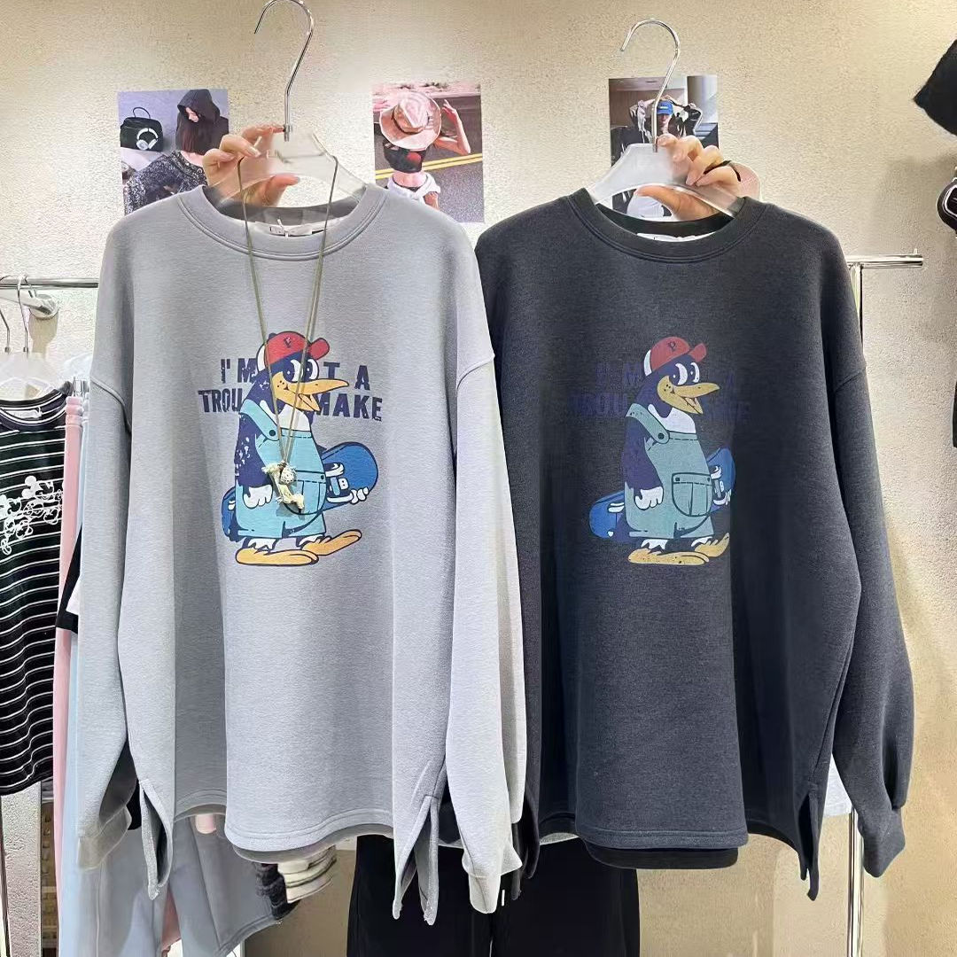 2025冬季新款Eleven休闲百搭卡通企鹅德绒宽松开叉T恤打底上衣女