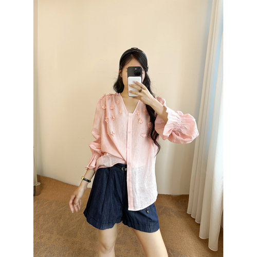 IMMUNO壹糯 温柔风小众法式V领手工花朵钉珠上衣宽松百搭亚麻衬衫