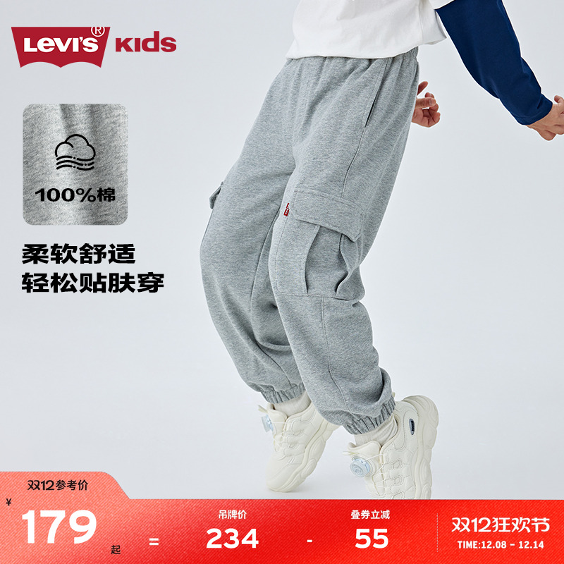 两侧翻盖口袋，注入工装风格