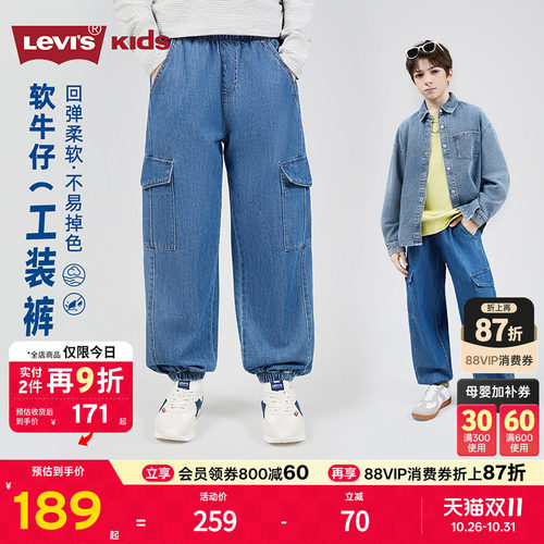 两侧斜插口袋，放置随身物品