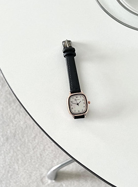 2023年新款简约时尚小众设计手表女款学生职场女士复古森系冷淡风