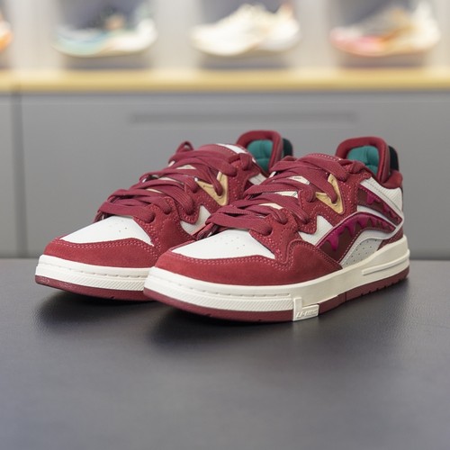 李宁车缝线系带女子低帮滑板鞋