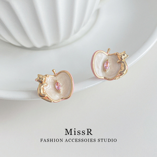 精致偷吃苹果 高级感耳环轻奢耳饰 猫咪藕粉色珐琅耳钉女银针新款