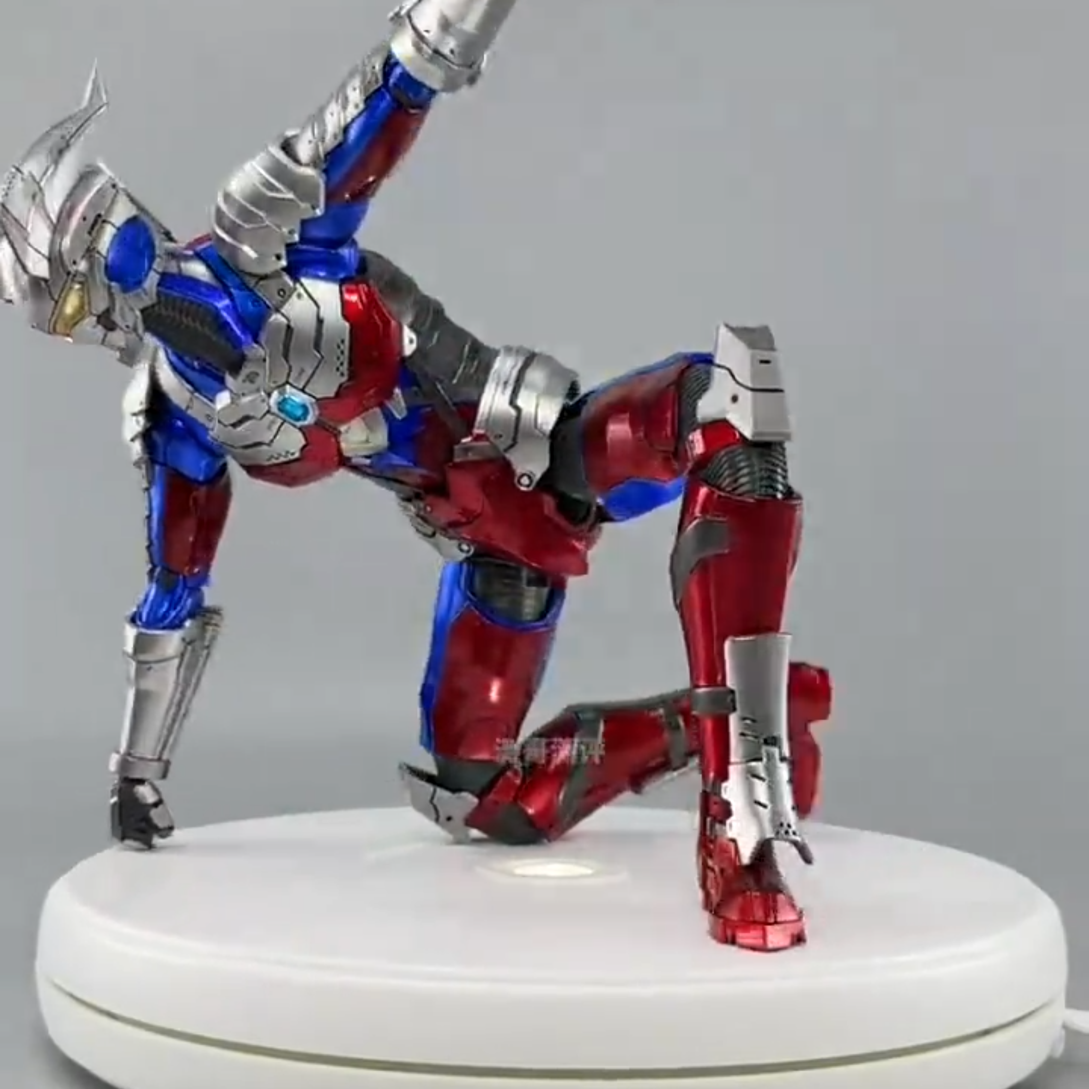 3-6 岁儿童终极组装机甲多关节可动帅气男孩赛罗人偶模型