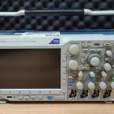 Tektronix  MDO3014 MDO3024 MDO3034 MDO3054示波器