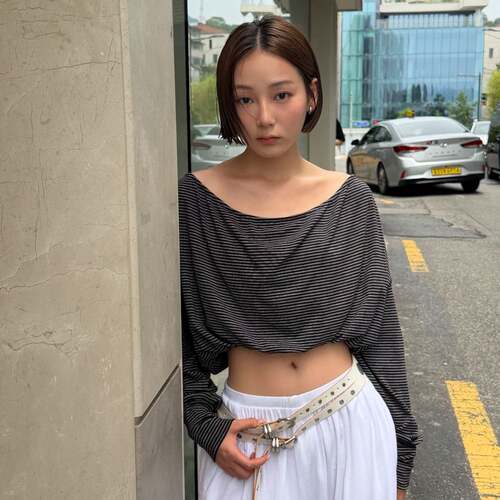 WAIT MORE 秋季韩系小众设计感荡领上衣露背收腰镂空长袖T恤6063
