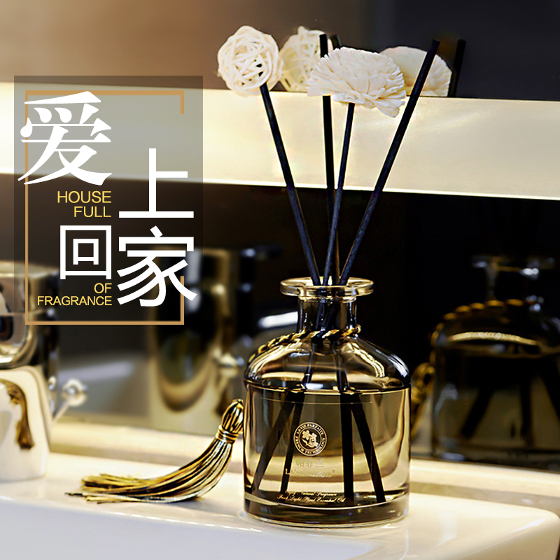 女生客厅摆件空气清新香薰精油