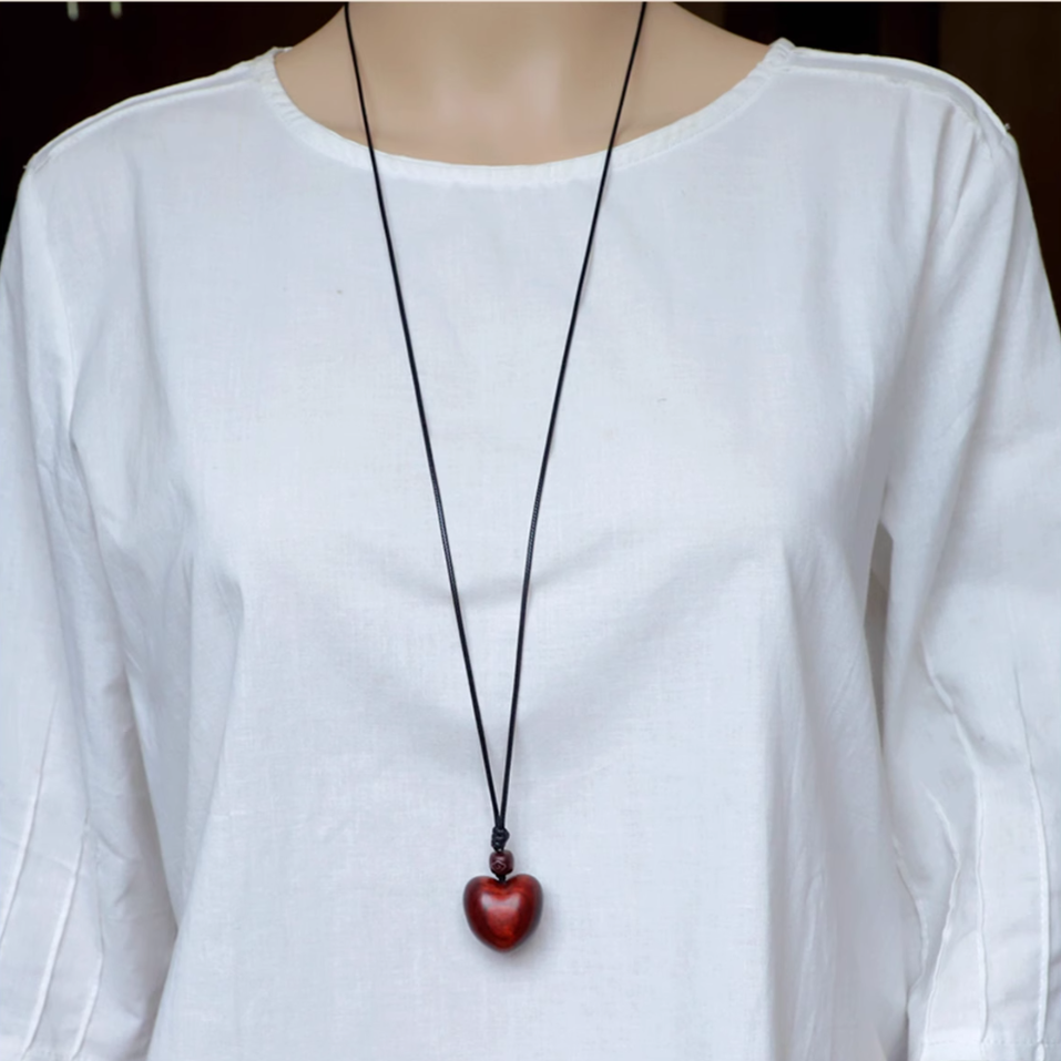 DIY简约檀木爱心毛衣链