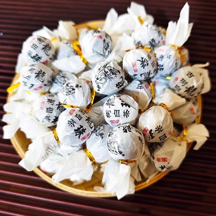 云南白茶大叶种百年古树白茶小龙珠沱茶自然阴干蜜香甘甜500克装