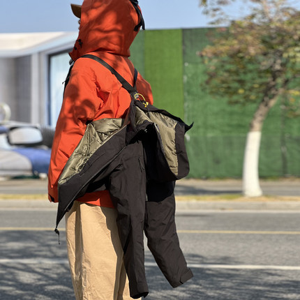 爸爸冲锋衣潮弯刀袖软壳男士羽绒防寒服防风防水户外休闲连帽外套