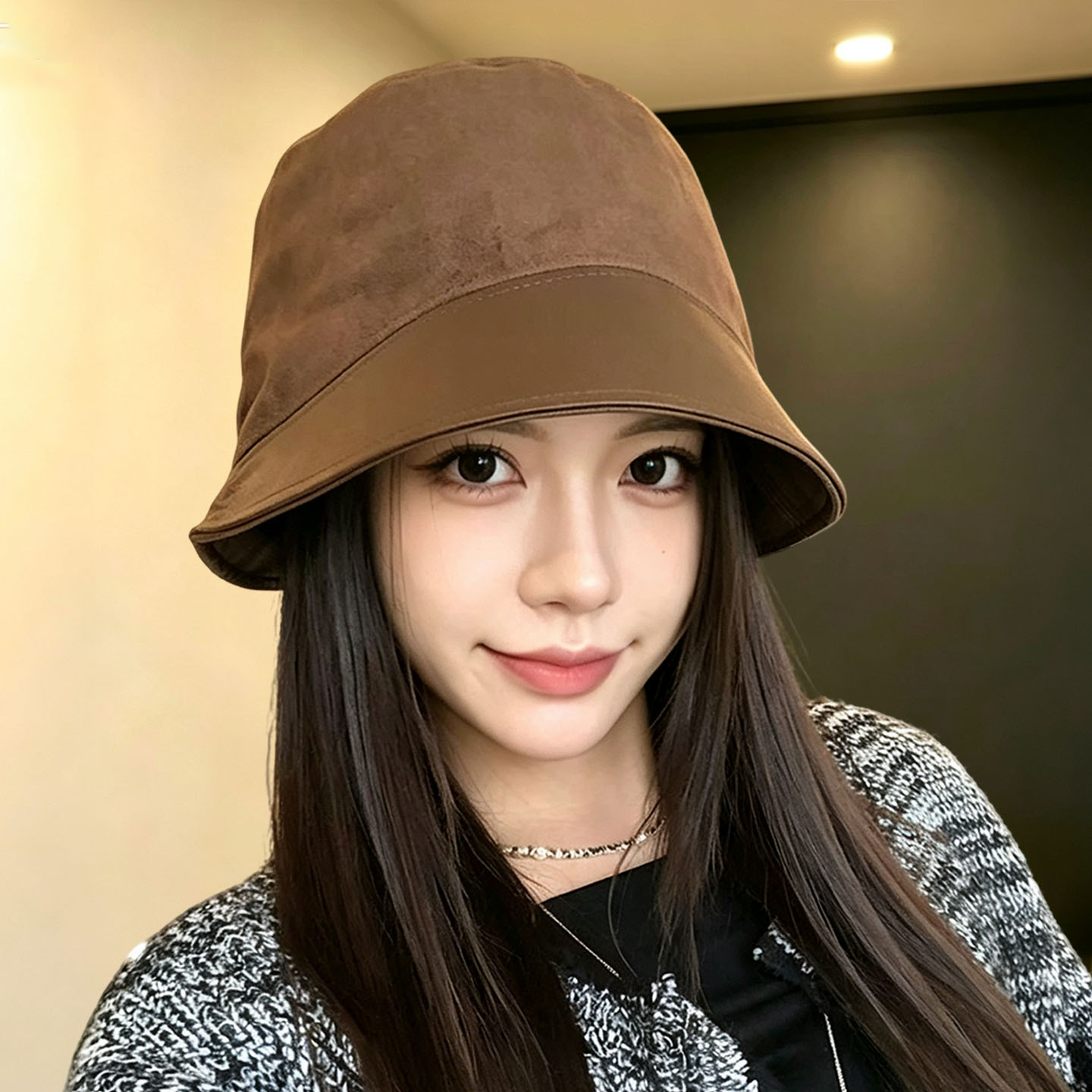 2026新款复古拼接pu皮渔夫帽女秋冬季素颜显脸小帽子时尚洋气盆帽