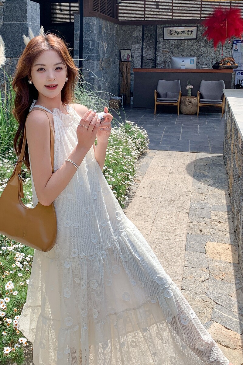法式浪漫白色挂脖连衣裙女2025夏季新款高级感精致绝美气质长裙子,女装连衣裙,茜茜公主