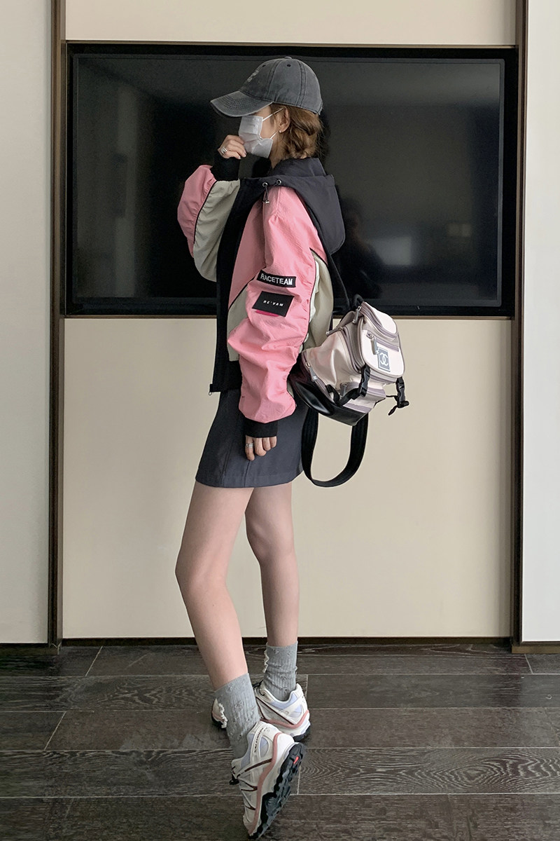 甜酷休闲粉色抽绳连帽冲锋衣外套女春秋超火好看高级感短夹克上衣,女装短外套,茜茜公主