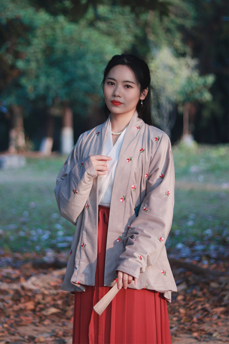 银绒花●现货子沫记汉服宋制女装绣花绒外套直领对襟袄飞机袖秋冬