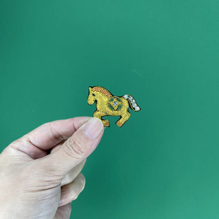 2026新款马年大吉小马招财马图案手工刺绣高档手工缝制印度丝胸针