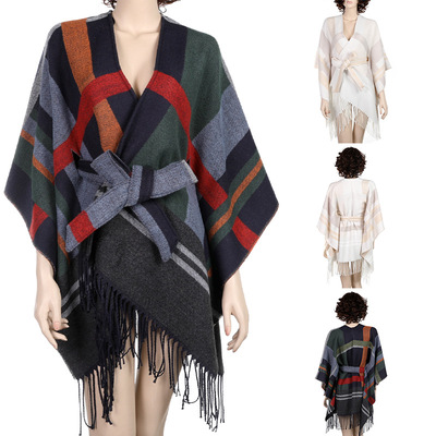 Crisp waistband with slimming lines and warm split shawl wi