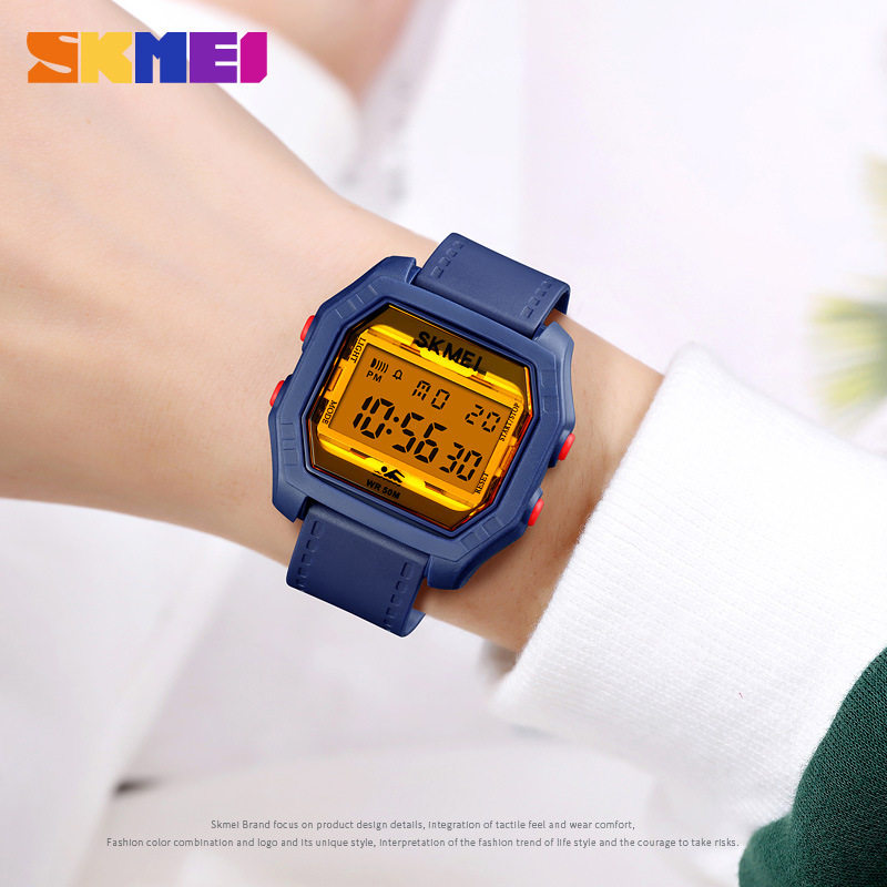 十大品牌游泳防水蓝色男表女表数字方形户外运动学生电子表多功能