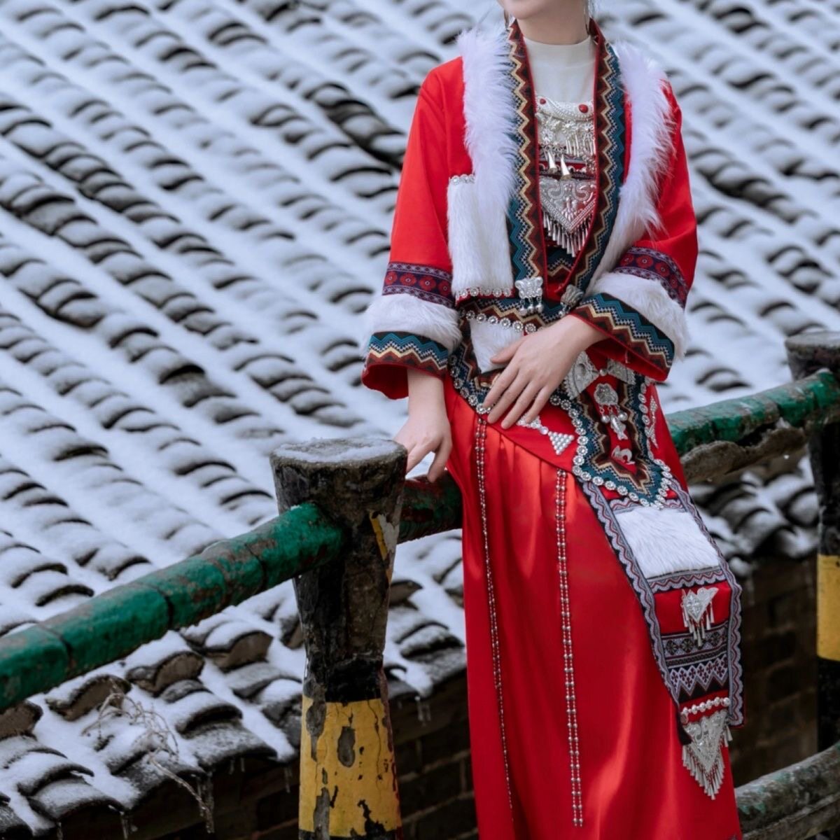 黔兰新款苗族服装女少数民族服饰成人湘西苗寨写真旅拍舞台演出服