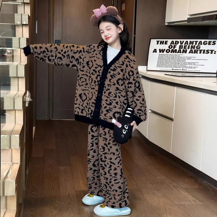 法国Uamtor女童秋冬款法式高级感豹纹睡衣2025加绒针织开衫家居服