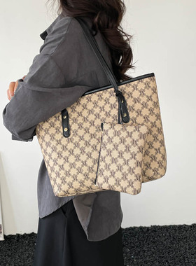 新款潮托特包通勤大容量简约时尚个性包包女2026春季手提单肩包