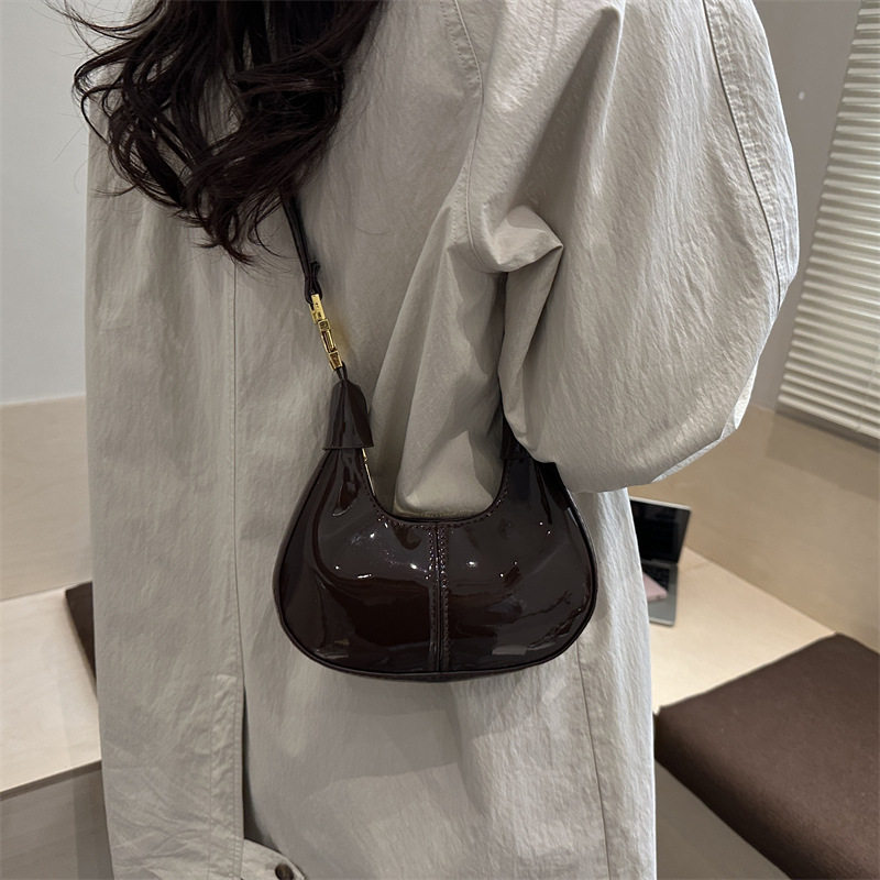 时尚潮流韩系小众单肩月牙包女2026春季新款质感简约纯色斜挎包,箱包皮具/热销女包/男包,通用款女包,淘宝优惠券,粉丝福利购,淘宝优惠卷