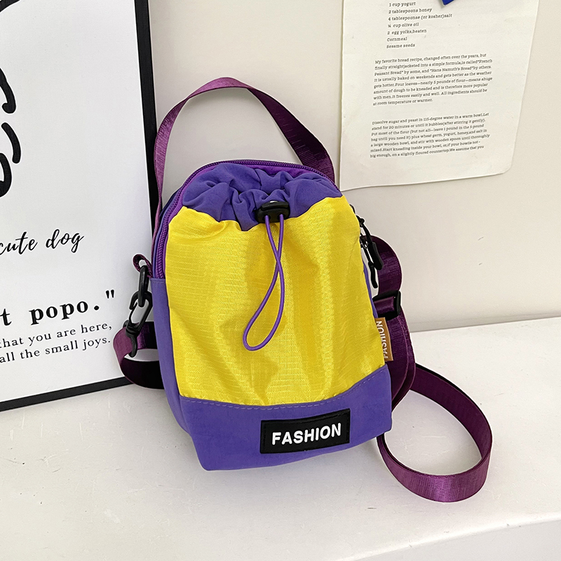 多功能撞色便携手机包2025夏季新款旅游轻便斜挎小背包休闲水壶包