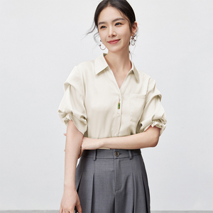 V领短袖衬衫女夏季设计褶皱上衣