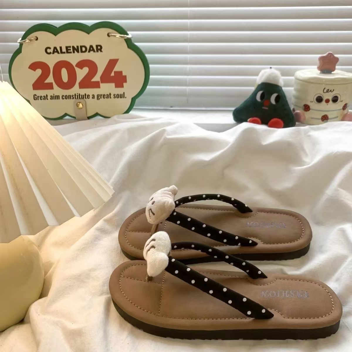 拖鞋女夏季踩屎感防滑约会静音百搭可爱休闲沙滩鞋舒适百搭人字拖