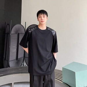 夏季暗黑系拼皮铆钉设计垫肩圆领短袖男T恤上衣美式潮流2555P70图片