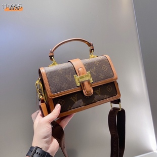 凯诗米娜女包可手提斜挎小包包今年流行高级感小众斜挎小方包