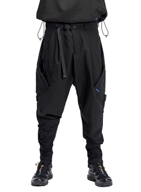 RL|REINDEE LUSION 机能斜插式剪裁多褶锥形束脚马蹄长裤赛博朋克