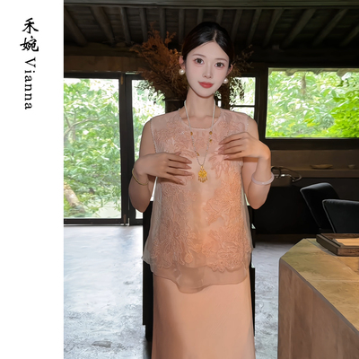 重工牡丹花钉珠刺绣马甲女