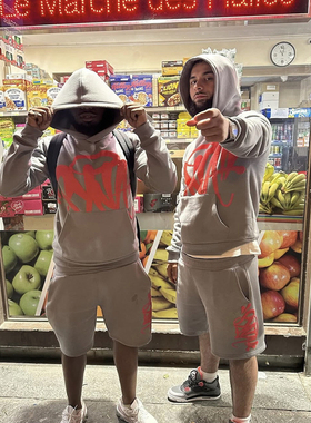 SYNA 新款街头男女款裤子夏季休闲运动百搭灰色面料橘红印花短裤